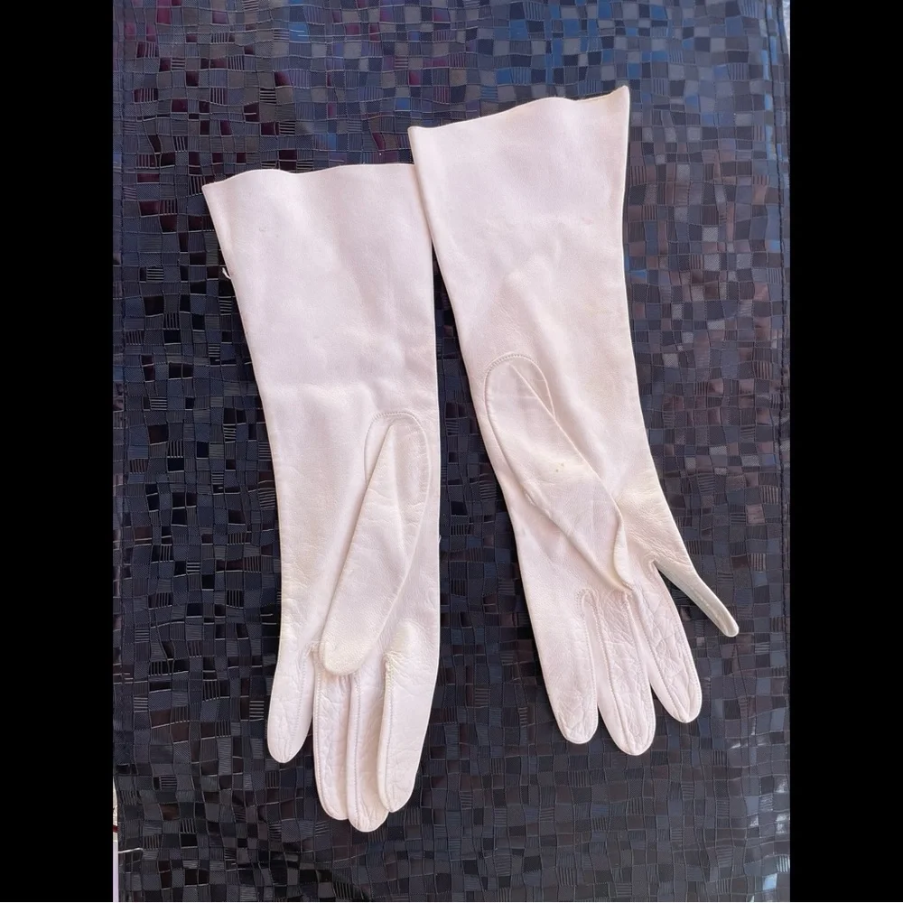 Vintage Elegant White/ Ivory Leather Opera Gloves